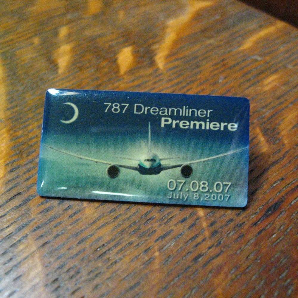 Boeing 787 Dreamliner Airplane Lapel Pin